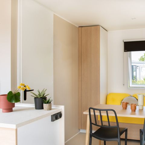 Stacaravan 4 personen - Confort TV PLUS 2ch | CONFORT - 26m² - overdekt terras - TV - plancha