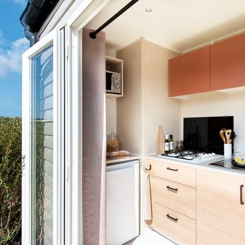 Stacaravan 4 personen - Confort TV PLUS 2ch | CONFORT - 26m² - overdekt terras - TV - plancha