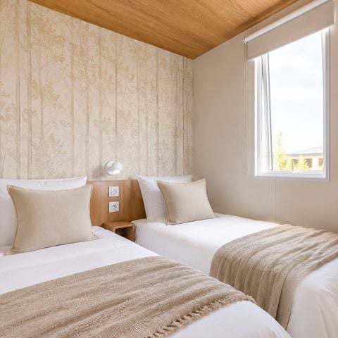 Stacaravan 6 personen - Cocoon - 3 slaapkamers - 2 badkamers - PREMIUM+ - 40 m² - Spa - Airco - Tv - Wasmachine - Plancha - Overdekt terras - Reispakket