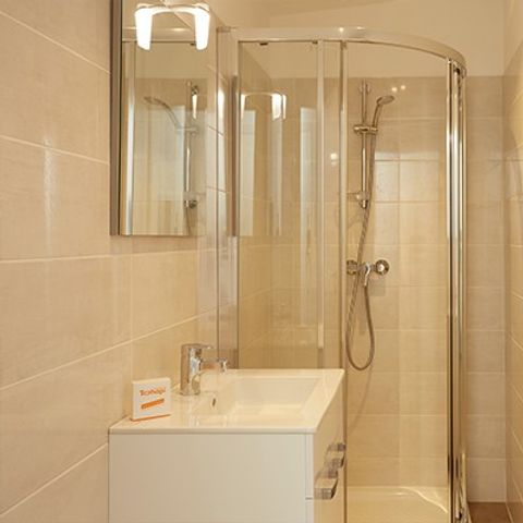 APPARTEMENT 6 personen - Flat | Comfort | 3 slaapkamers | 6 pers | Enig terras | 2 badkamers | Airconditioning