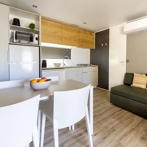 Stacaravan 5 personen - PREMIUM - 2 slaapkamers met airconditioning +TV+Gaskookplaat + 2 badkamers