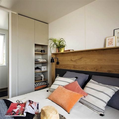 Stacaravan 7 personen - PREMIUM - 3 slaapkamers met airconditioning +TV+Gaskookplaat + 2 badkamers