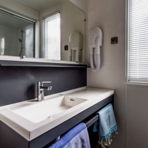 Stacaravan 5 personen - PREMIUM - 2 slaapkamers met airconditioning +TV+Gaskookplaat + 2 badkamers