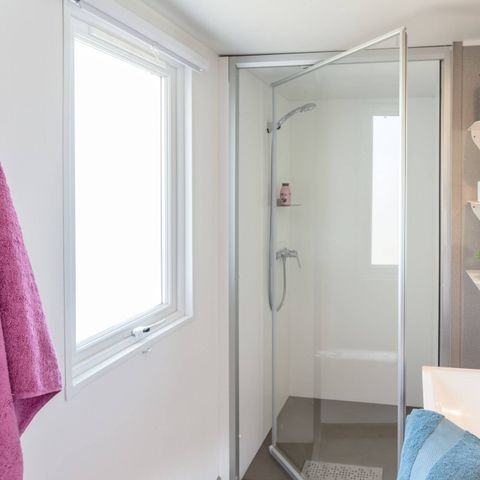 Stacaravan 6 personen - Premium Exclusief | 3 Slaapkamers | 6 Pers | Verhoogd terras | Airconditioning | TV