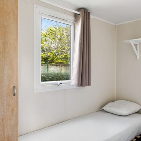 Stacaravan 6 personen - Klassiek | 3 slaapkamers | 6 pers | Verhoogd terras | Airconditioning door Homair