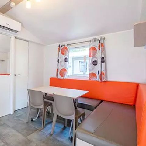 Stacaravan 4 personen - Klassiek | 2 Slaapkamers | 4 Pers | Verhoogd terras | Airconditioning door Homair