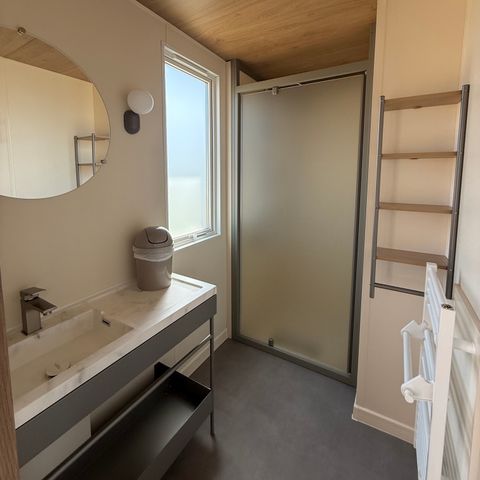 Stacaravan 4 personen - Premium Roseau - 2 slaapkamers, airconditioning, televisie, vaatwasser, verwarmd handdoekenrek en Kluis