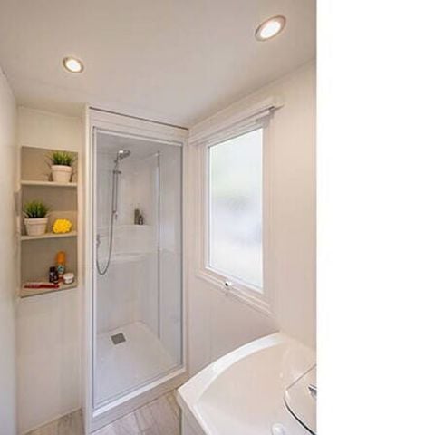 Stacaravan 4 personen - Mobile-home | Comfort | 2 Slaapkamers | 4 Pers. | Verhoogd terras | Airconditioning.