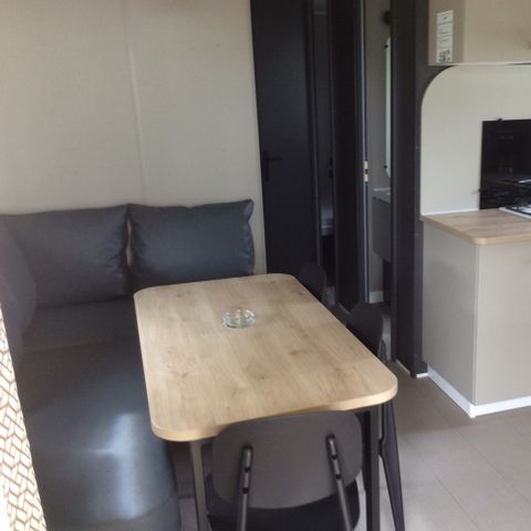 Stacaravan 6 personen - 6 pers 3 slaapkamers Half overdekt terras 8.80 m x 3.70 m 6 Vaatwasser en tv inbegrepen