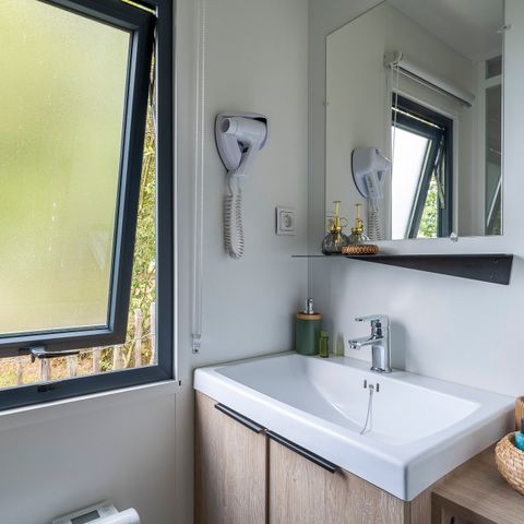 Stacaravan 8 personen - PRESTA + 40 m² - 4 slaapkamers, 2 badkamers, tv + airco