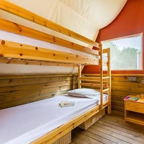 Glampingtent 8 personen - Explorer | 4 slaapkamers | 6/8 personen | Niet overdekt verhoogd terras | Geen badkamer