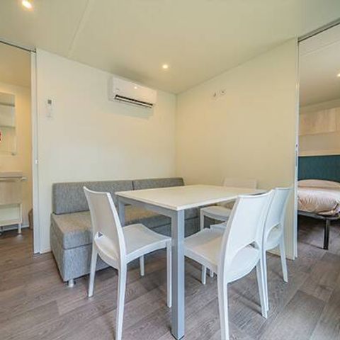Stacaravan 4 personen - Stacaravan | Premium | 2 Slaapkamers | 4 Pers | Verhoogd terras | Airconditioning | TV