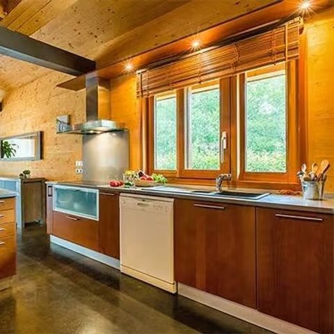 Vakantiehuis 10 personen - 4 slaapkamers | 8/10 personen | Verhoogd terras | Jacuzzi | 1 badkamer | Airconditioning | TV