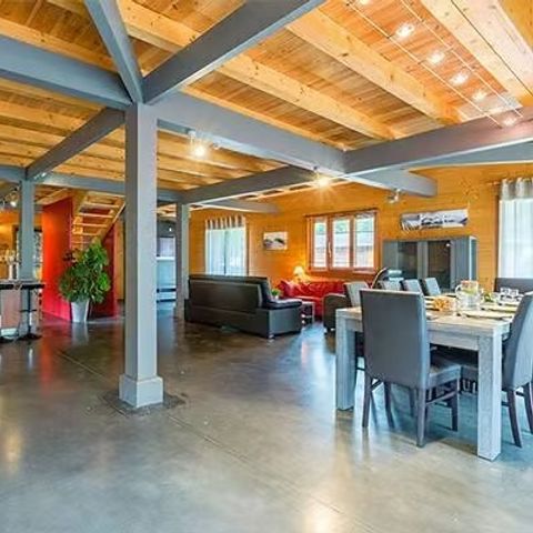 Vakantiehuis 10 personen - 4 slaapkamers | 8/10 personen | Verhoogd terras | Jacuzzi | 1 badkamer | Airconditioning | TV