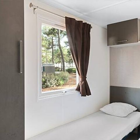 Stacaravan 6 personen - Comfort | 3 slaapkamers | 6 slaapplaatsen | Verhoogd terras | 1 badkamer | Airconditioning