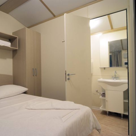Stacaravan 6 personen - Comfort | 3 slaapkamers | 6 slaapplaatsen | Verhoogd terras | 1 badkamer | Airconditioning