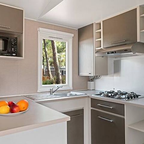 Stacaravan 6 personen - Comfort | 3 slaapkamers | 6 slaapplaatsen | Verhoogd terras | 1 badkamer | Airconditioning