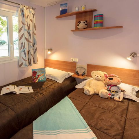 Stacaravan 6 personen - Comfort | 2 slaapkamers | 4 tot 6 slaapplaatsen | Een terras | 1 badkamer | Airconditioning