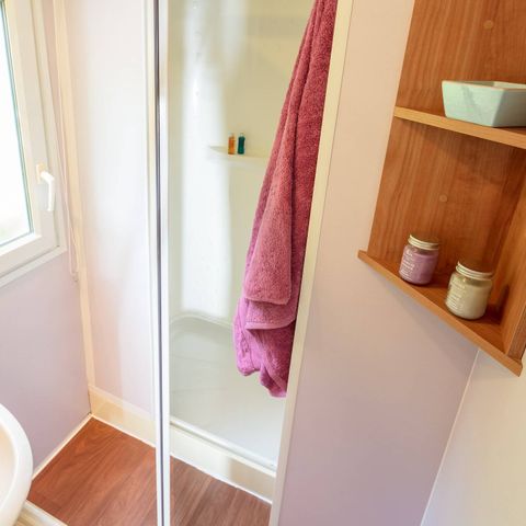 Stacaravan 6 personen - Comfort | 2 slaapkamers | 4 tot 6 slaapplaatsen | Een terras | 1 badkamer | Airconditioning