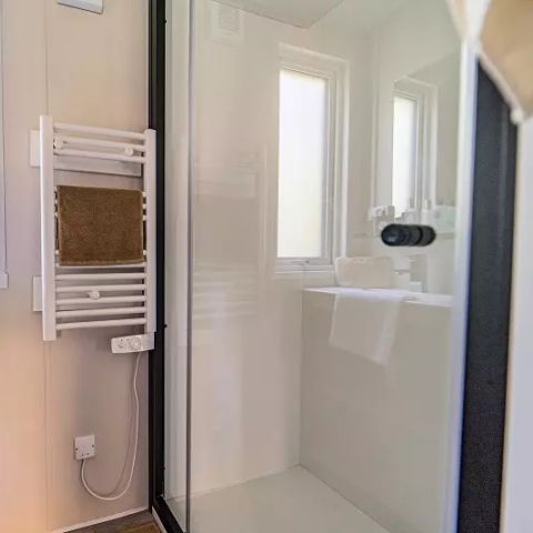 Stacaravan 4 personen - Duo Premium 3 Kamers 4 Personen Jacuzzi + Airconditioning + TV