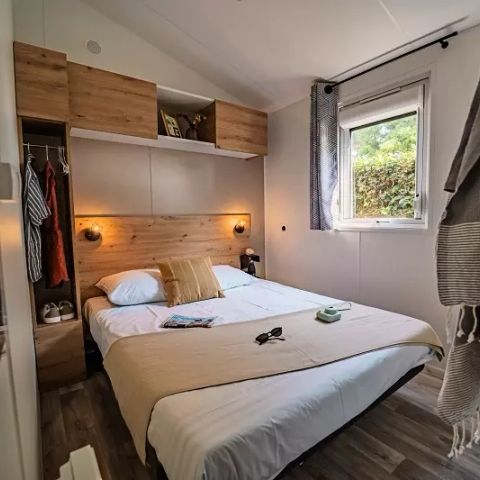 Stacaravan 8 personen - Quattro Premium 5 kamers 8 personen Jacuzzi + airconditioning + TV