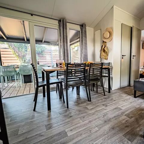 Stacaravan 8 personen - Quattro Premium 5 kamers 8 personen Jacuzzi + airconditioning + TV