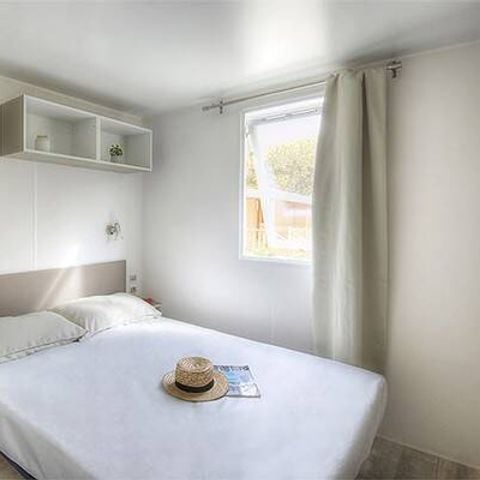 Stacaravan 4 personen - Stacaravan | Premium | 2 Slaapkamers | 4 Pers | Enig terras | Airconditioning | TV