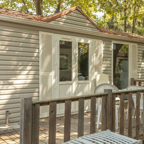 Stacaravan 6 personen - Classic | 2 slaapkamers | 4/6 pers. | Overdekt verhoogd terras | Airconditioning.