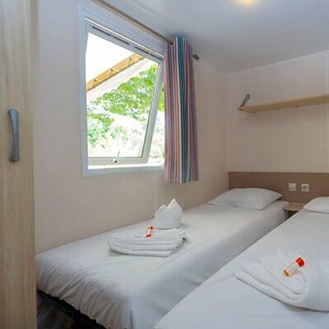 Stacaravan 6 personen - Stacaravan | Classic | 3 slaapkamers | 6 pers. | Terras met verhoogd dak, niet overdekt | Airconditioning.