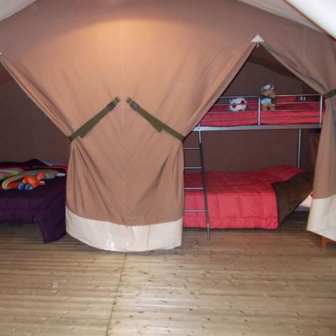 Safaritent 5 personen - Lodge Confort 4-5 personen - Canvas & Hout - 30 m² - 2 slaapkamers - Elektriciteit - Badkamer