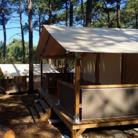 Safaritent 5 personen - Lodge Confort 4-5 personen - Canvas & Hout - 30 m² - 2 slaapkamers - Elektriciteit - Badkamer