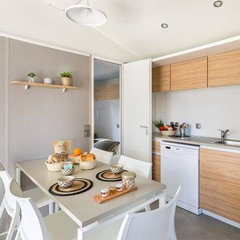 Stacaravan 6 personen - Mobile-home | Premium | 3 slaapkamers | 6 pers. | Verhoogd terras | TV
