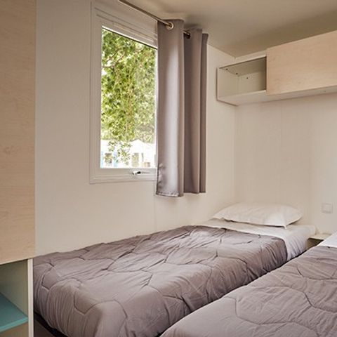 Stacaravan 6 personen - Comfort XL | 3 slaapkamers | 6 pers. | Verhoogd terras | TV