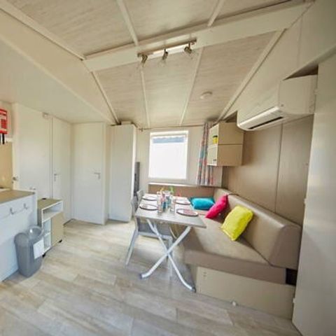 Stacaravan 4 personen - Mobile-home | Comfort | 2 Slaapkamers | 4 Pers. | Verhoogd terras | Airconditioning.