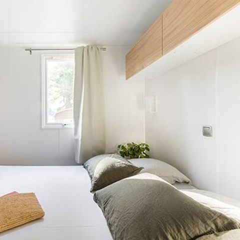 Stacaravan 6 personen - Comfort | 3 slaapkamers | 6 pers | Verhoogd terras | 1 badkamer | TV