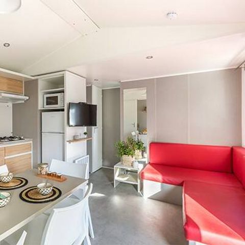 Stacaravan 6 personen - Comfort | 3 slaapkamers | 6 pers | Verhoogd terras | 1 badkamer | TV