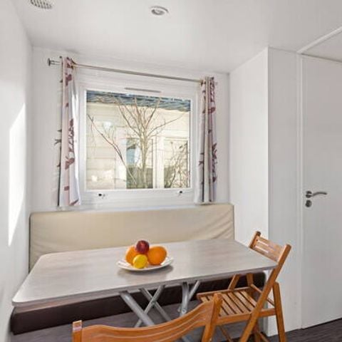 Stacaravan 4 personen - Mobile-home | Comfort | 2 Slaapkamers | 4 Pers. | Verhoogd terras | Airconditioning.