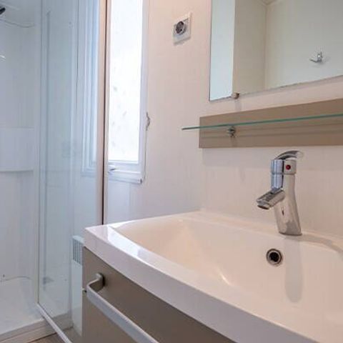 Stacaravan 4 personen - Mobile-home | Comfort | 2 Slaapkamers | 4 Pers. | Verhoogd terras | Airconditioning.