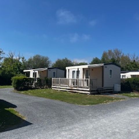 Stacaravan 4 personen - 4 plus - 22m² - 2 kamers, halfoverdekt terras