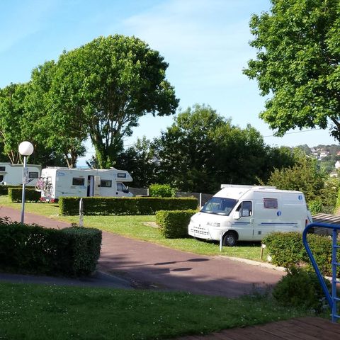 Kampeerplaats - Natuurpakket (1 tent, caravan of camper / 1 auto)