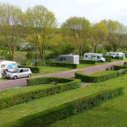 Kampeerplaats - Natuurpakket (1 tent, caravan of camper / 1 auto)