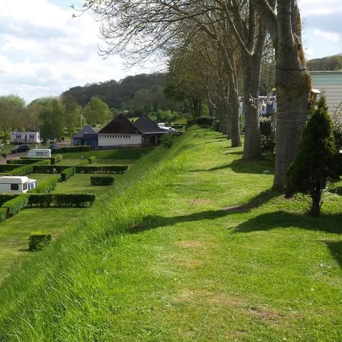 Kampeerplaats - Natuurpakket (1 tent, caravan of camper / 1 auto)