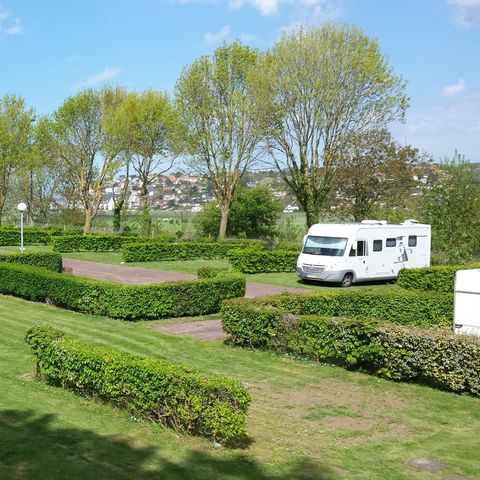 Kampeerplaats - Comfortpakket (1 tent, caravan of camper / 1 auto / 16A elektriciteit)