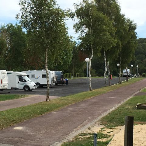 Kampeerplaats - Gestabiliseerde camperparkeerplaats (tenten en caravans zijn niet toegestaan)