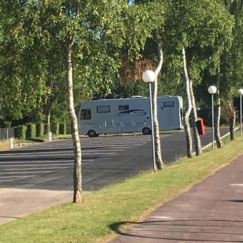 Kampeerplaats - Gestabiliseerde camperparkeerplaats (tenten en caravans zijn niet toegestaan)