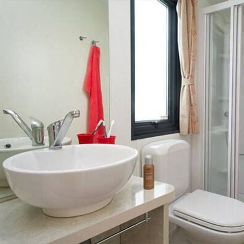 Stacaravan 6 personen - Mobile-home | Comfort | 2 Slaapkamers | 4/6 Pers. | Verhoogd terras | Airconditioning.