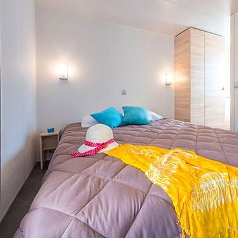Stacaravan 4 personen - Ultimate | 2 slaapkamers | 4 personen | Verhoogd terras | Jacuzzi | 2 badkamers | Airconditioning | TV