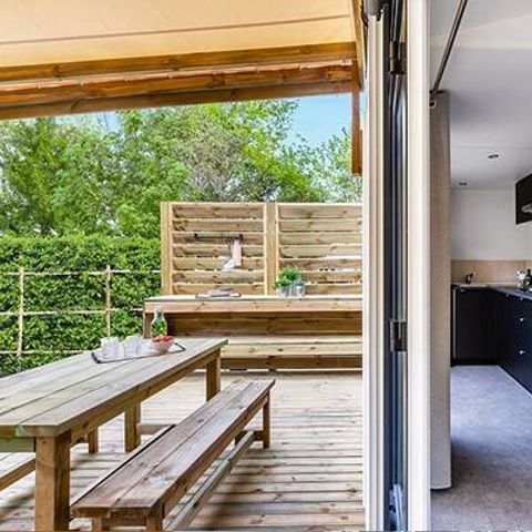Stacaravan 4 personen - Ultimate | 2 slaapkamers | 4 pers | Verhoogd terras | Tropische douche | 1 badkamer | Airconditioning | TV