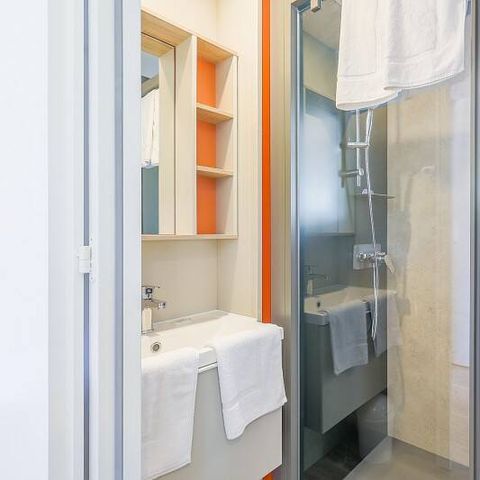 Stacaravan 6 personen - Stacaravan | Ultimate | 3 slaapkamers | 6 pers | Verhoogd terras | 2 badkamers | Airconditioning | TV