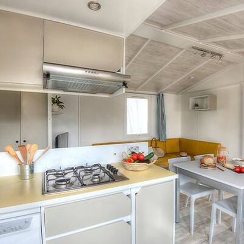 Stacaravan 6 personen - Ultiem | 3 slaapkamers | 6 pers | Verhoogd terras | Jacuzzi | 2 badkamers | Airconditioning | TV